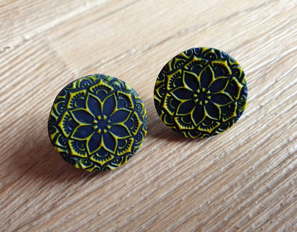 Clous d'oreilles bleu slutton.jpeg-min clous d'oreilles bleu slutton fait main